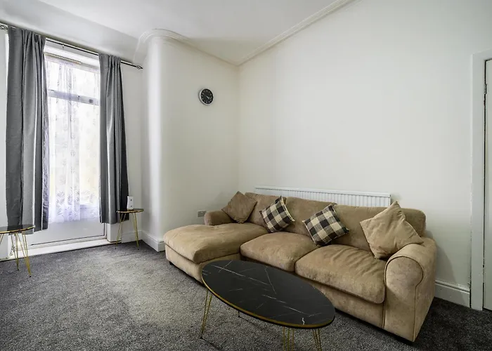 Heart Of Blackpool - Sleeps 10 - Parking