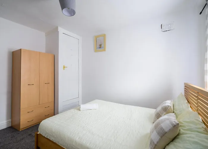 Heart Of Blackpool - Sleeps 10 - Parking