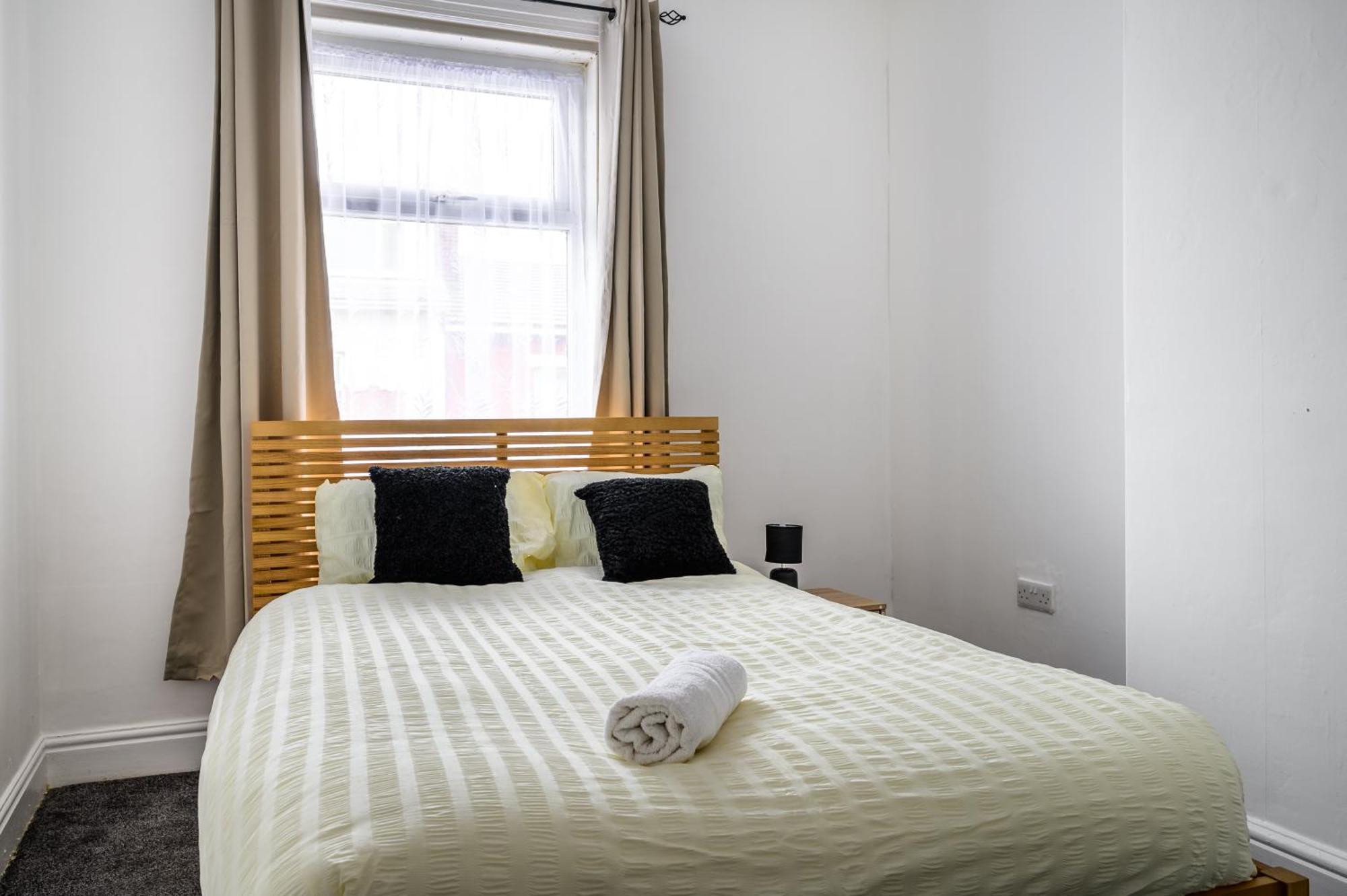 Holiday home Heart Of - Sleeps 10 - Parking Blackpool