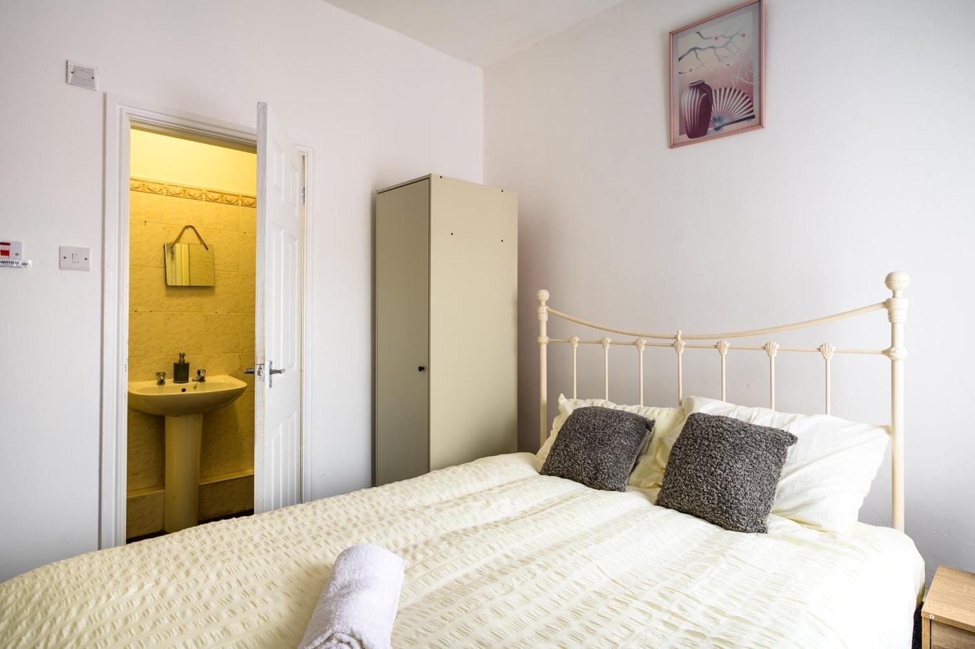 Holiday home Heart Of - Sleeps 10 - Parking *